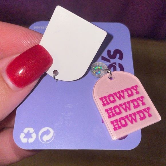 🎄 Howdy Earrings - Picture 2 of 3